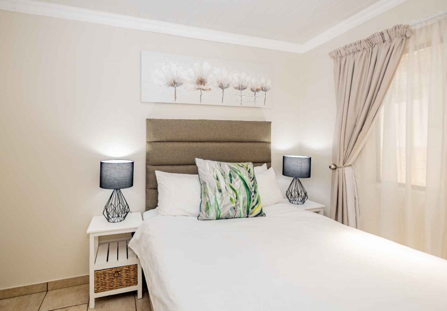 To Let 2 Bedroom Property for Rent in Oakdale Western Cape